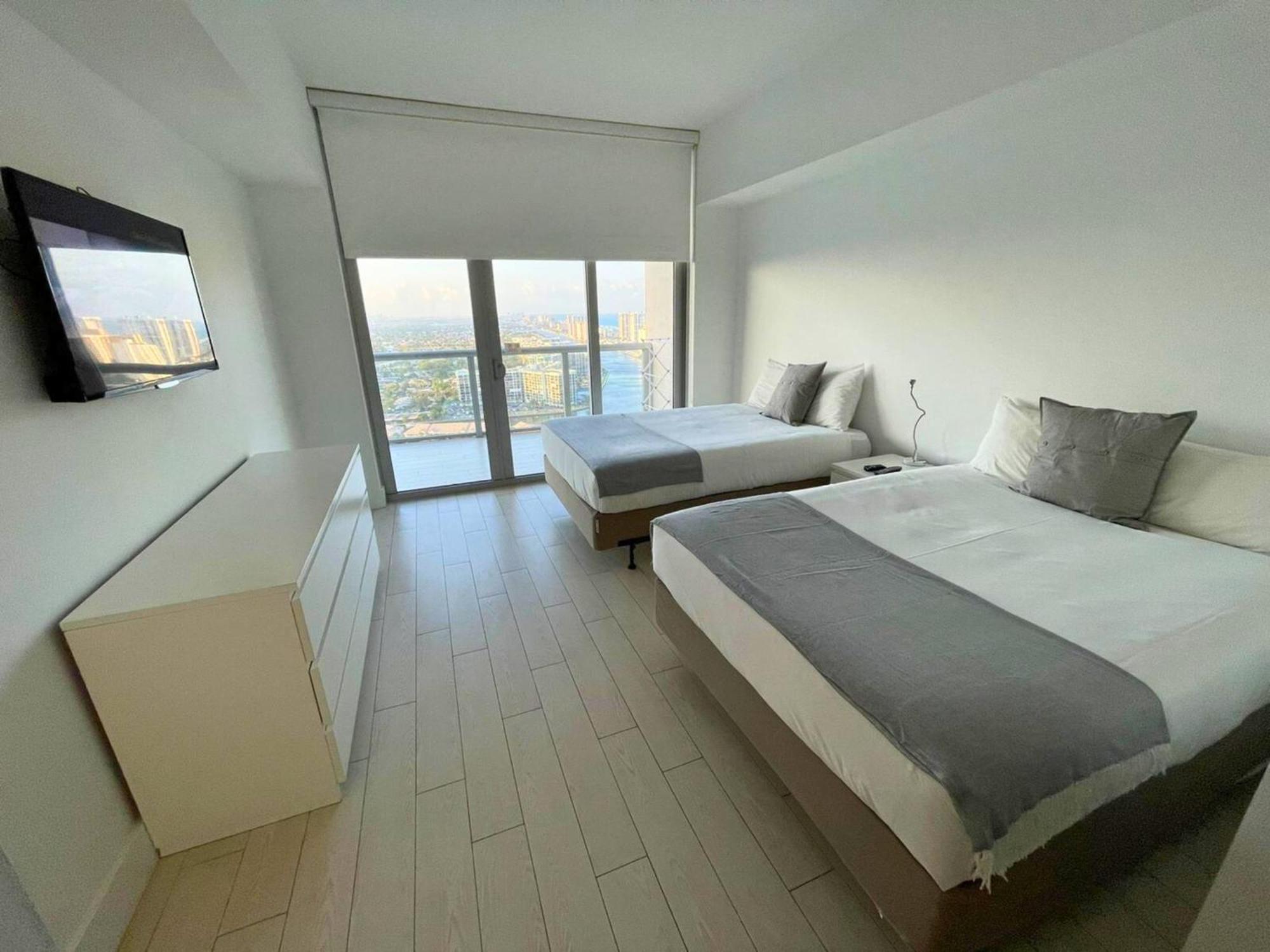 Mvr Apartments At Beachwalk Resort Hallandale Beach Exterior photo