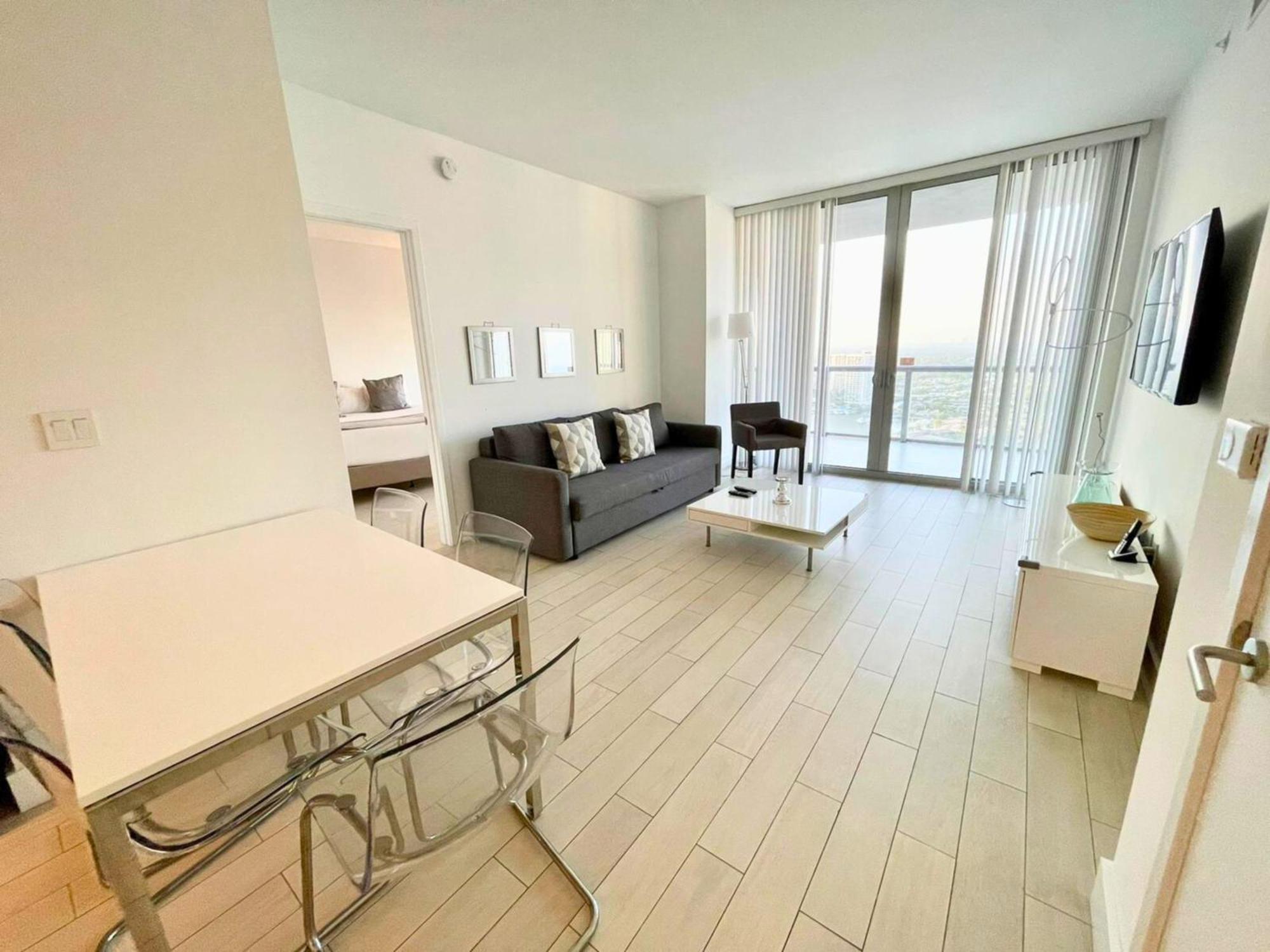 Mvr Apartments At Beachwalk Resort Hallandale Beach Exterior photo