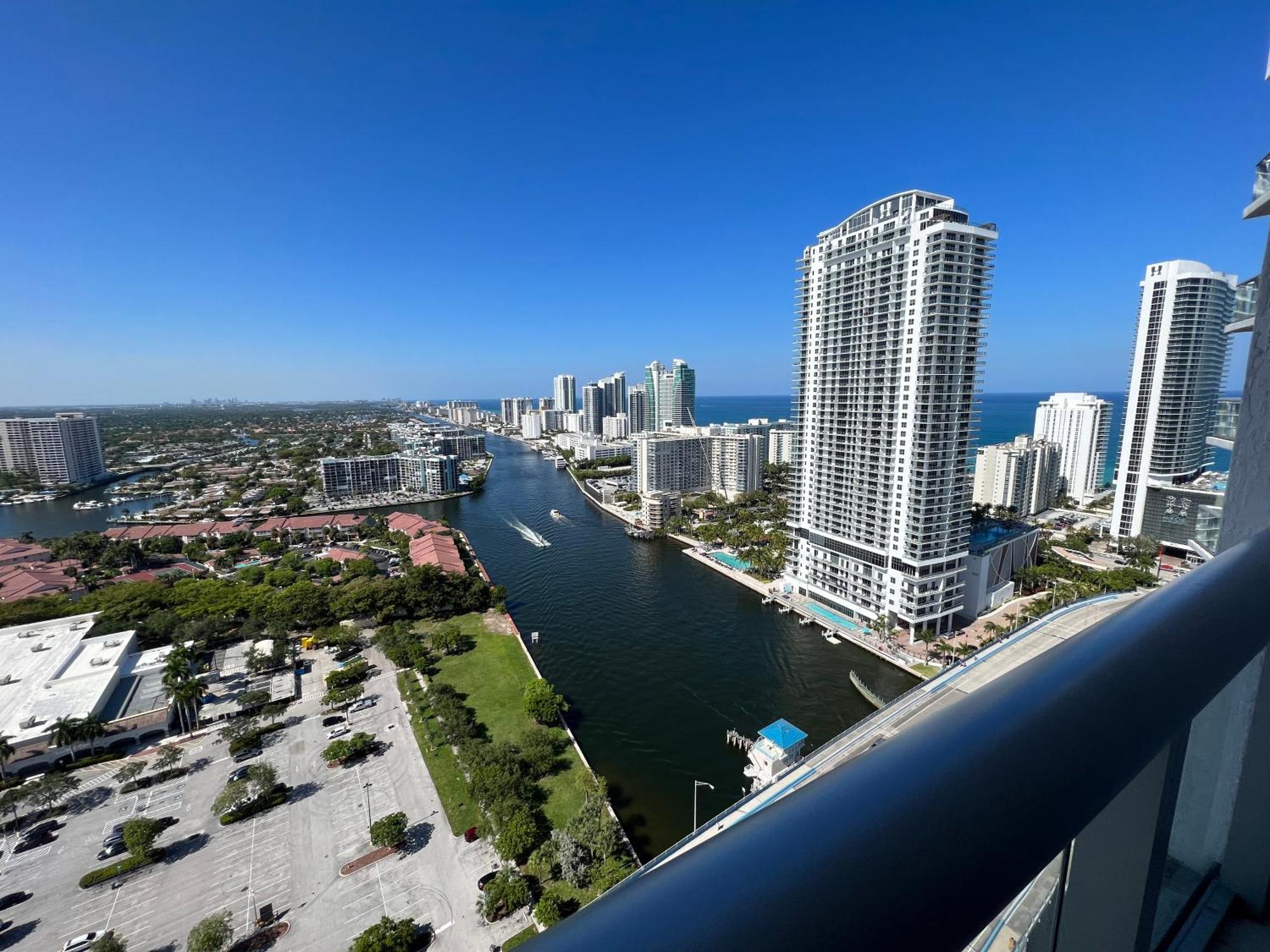 Mvr Apartments At Beachwalk Resort Hallandale Beach Exterior photo