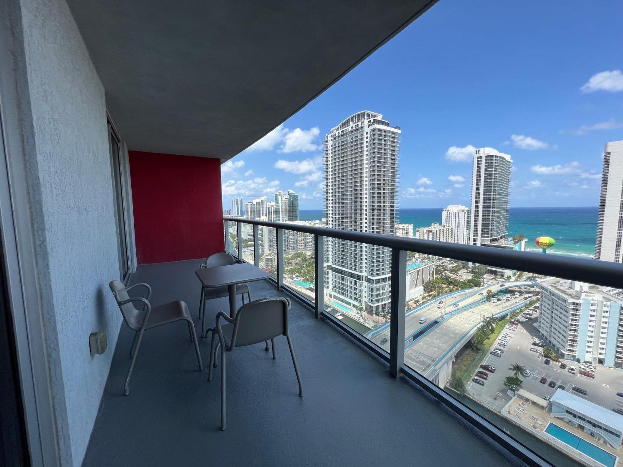 Mvr Apartments At Beachwalk Resort Hallandale Beach Exterior photo