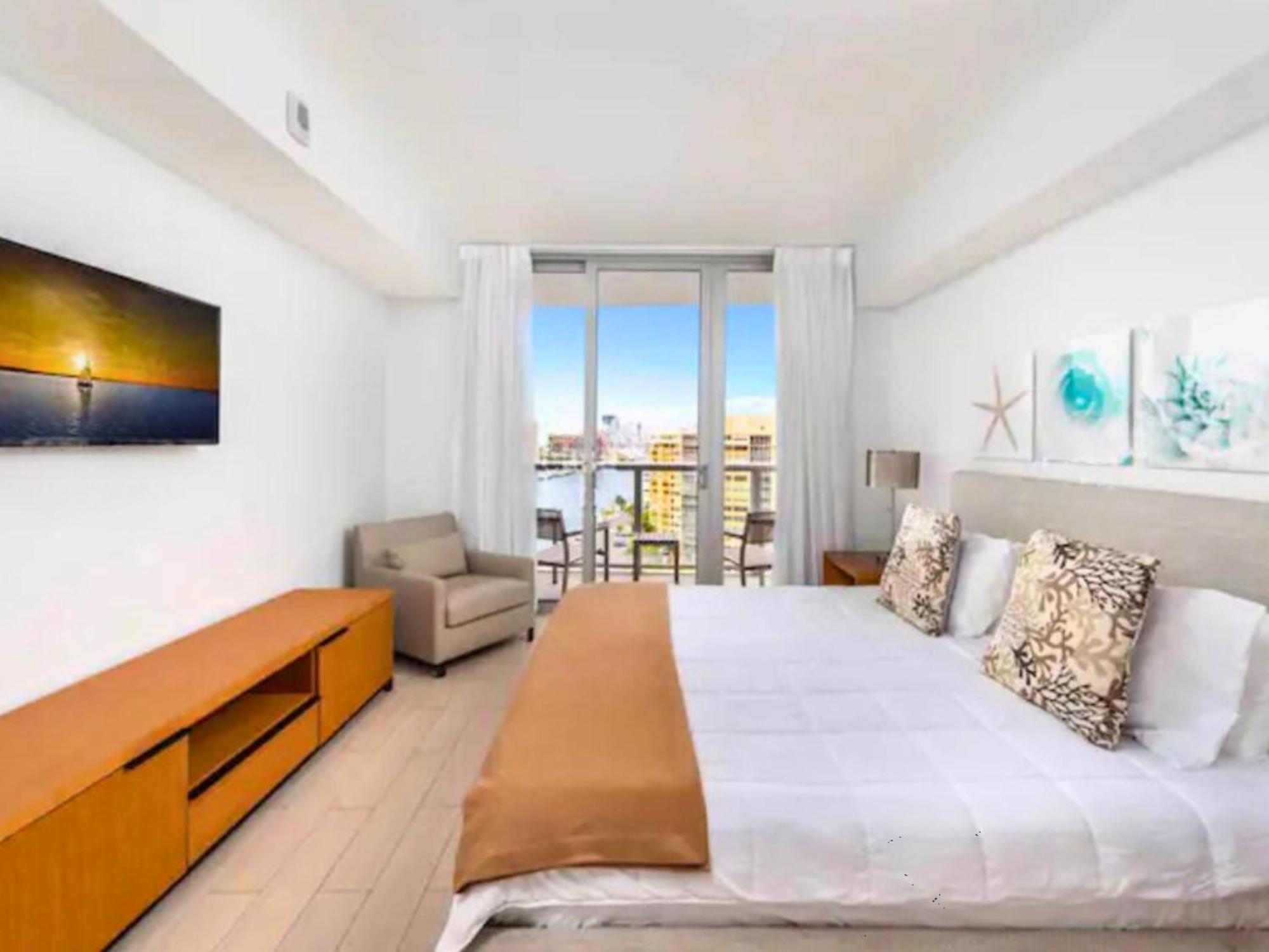 Mvr Apartments At Beachwalk Resort Hallandale Beach Exterior photo
