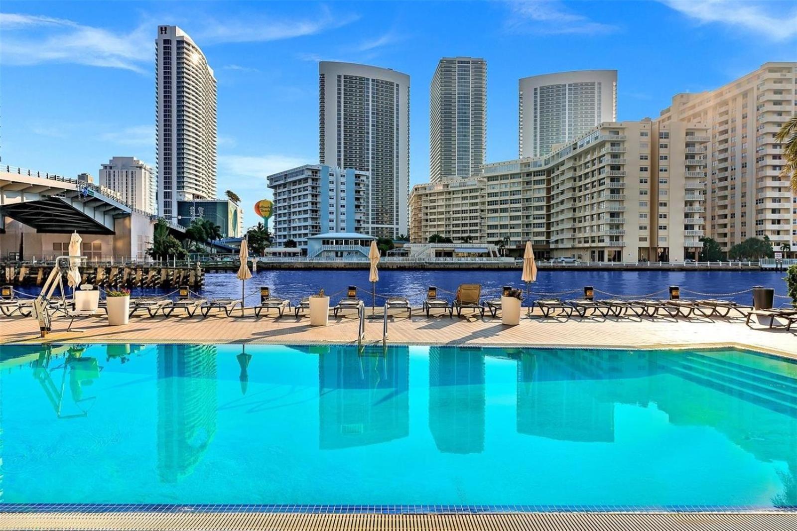 Mvr Apartments At Beachwalk Resort Hallandale Beach Exterior photo