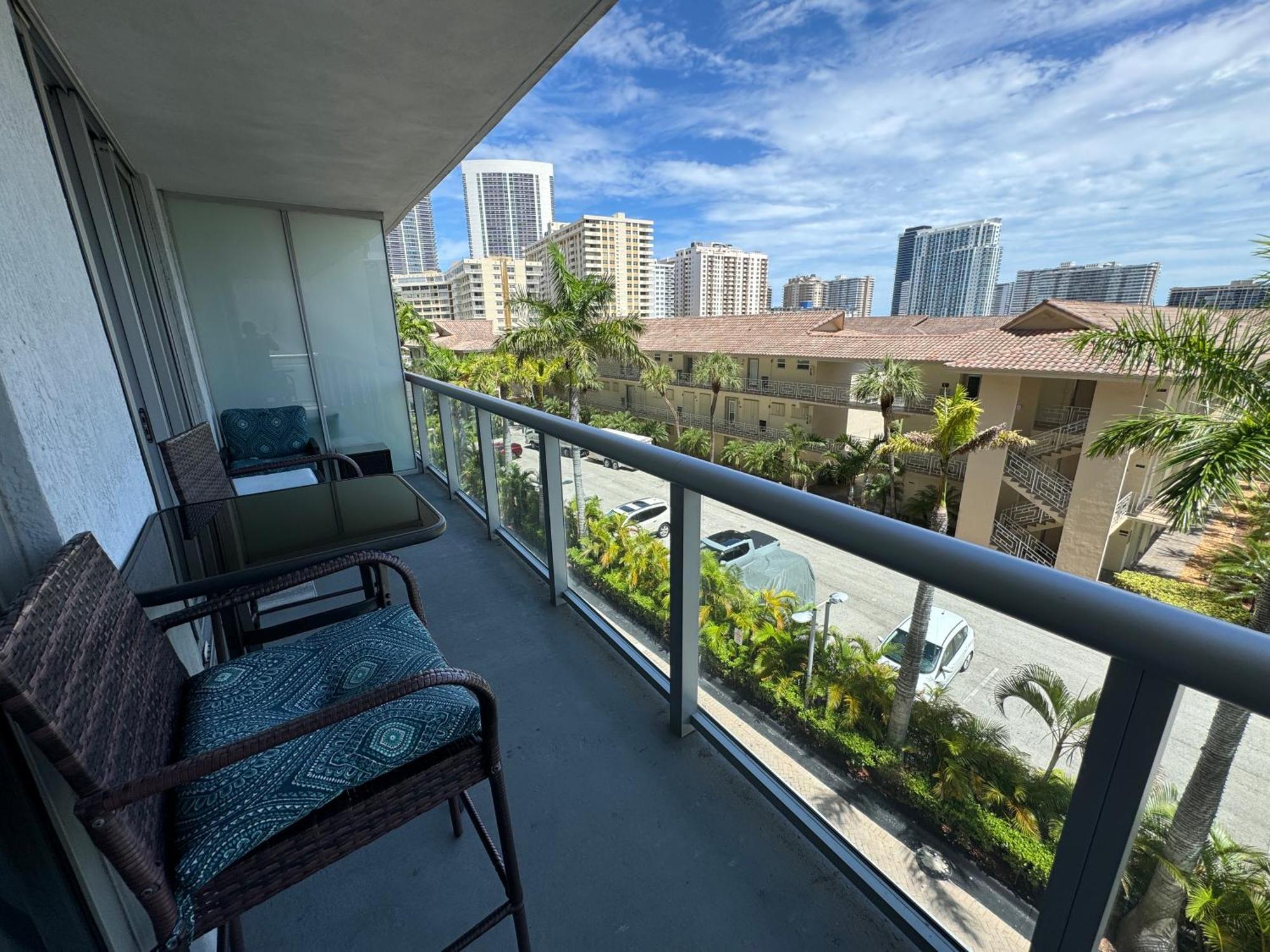 Mvr Apartments At Beachwalk Resort Hallandale Beach Exterior photo