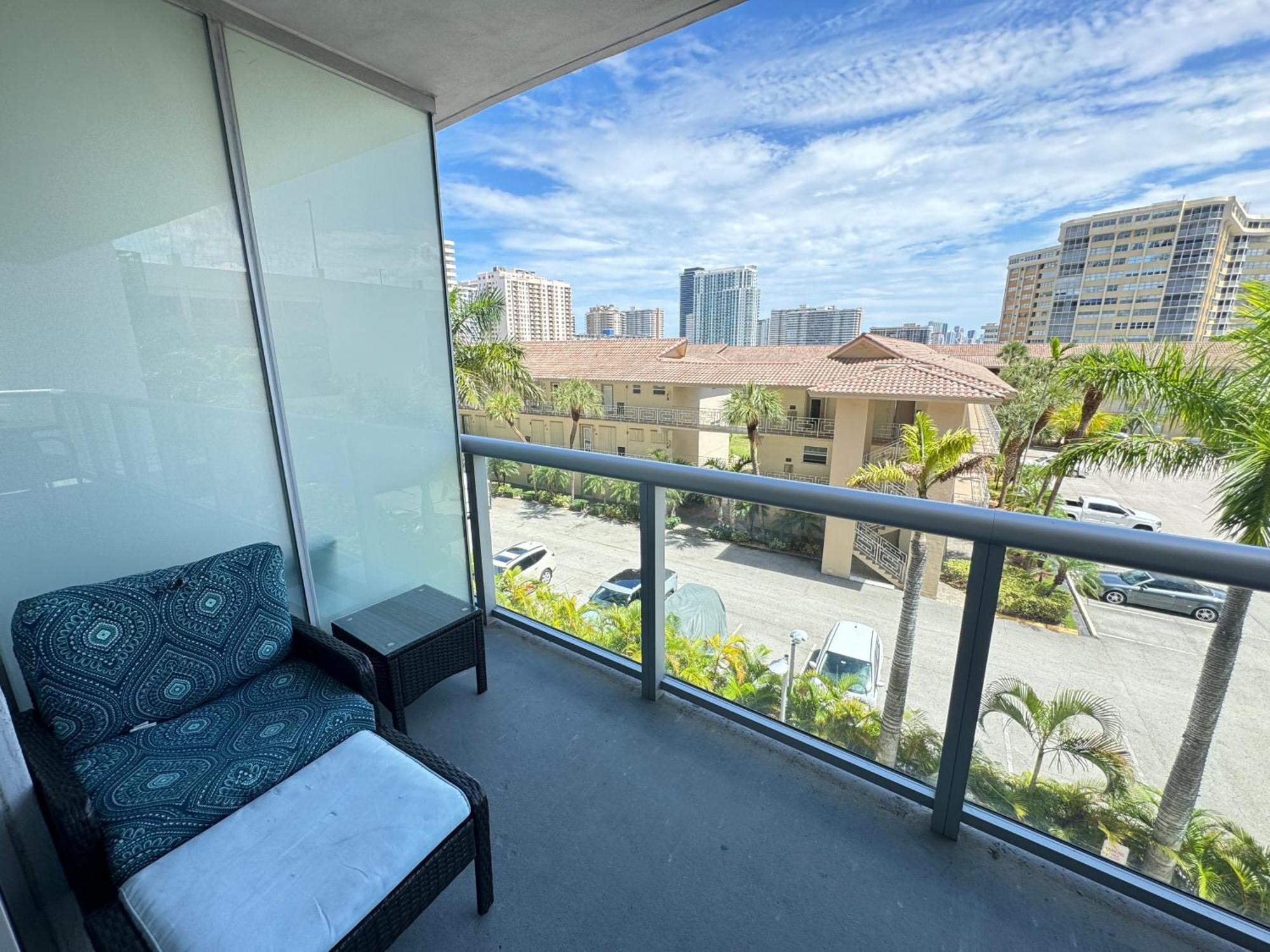 Mvr Apartments At Beachwalk Resort Hallandale Beach Exterior photo