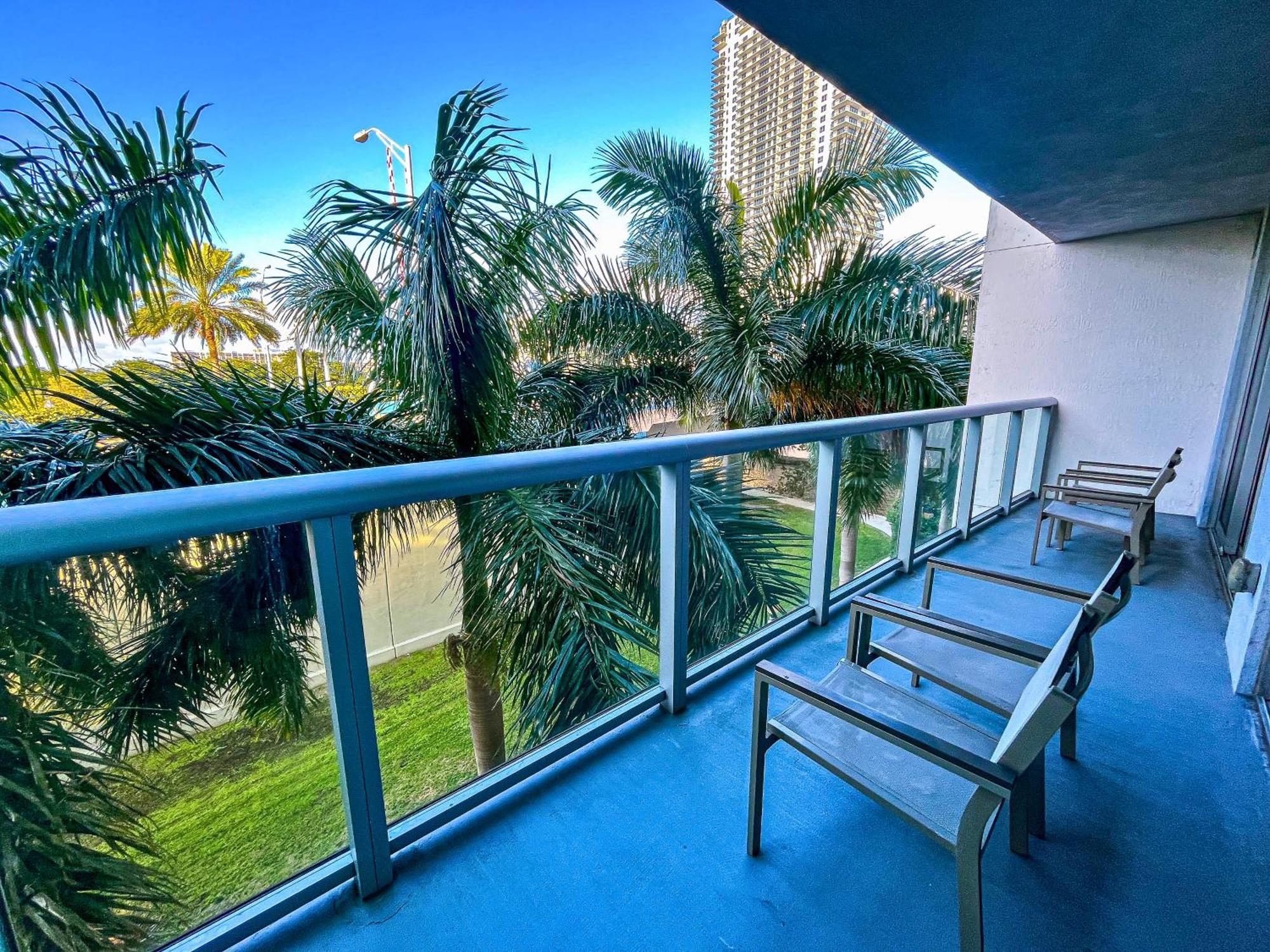 Mvr Apartments At Beachwalk Resort Hallandale Beach Exterior photo