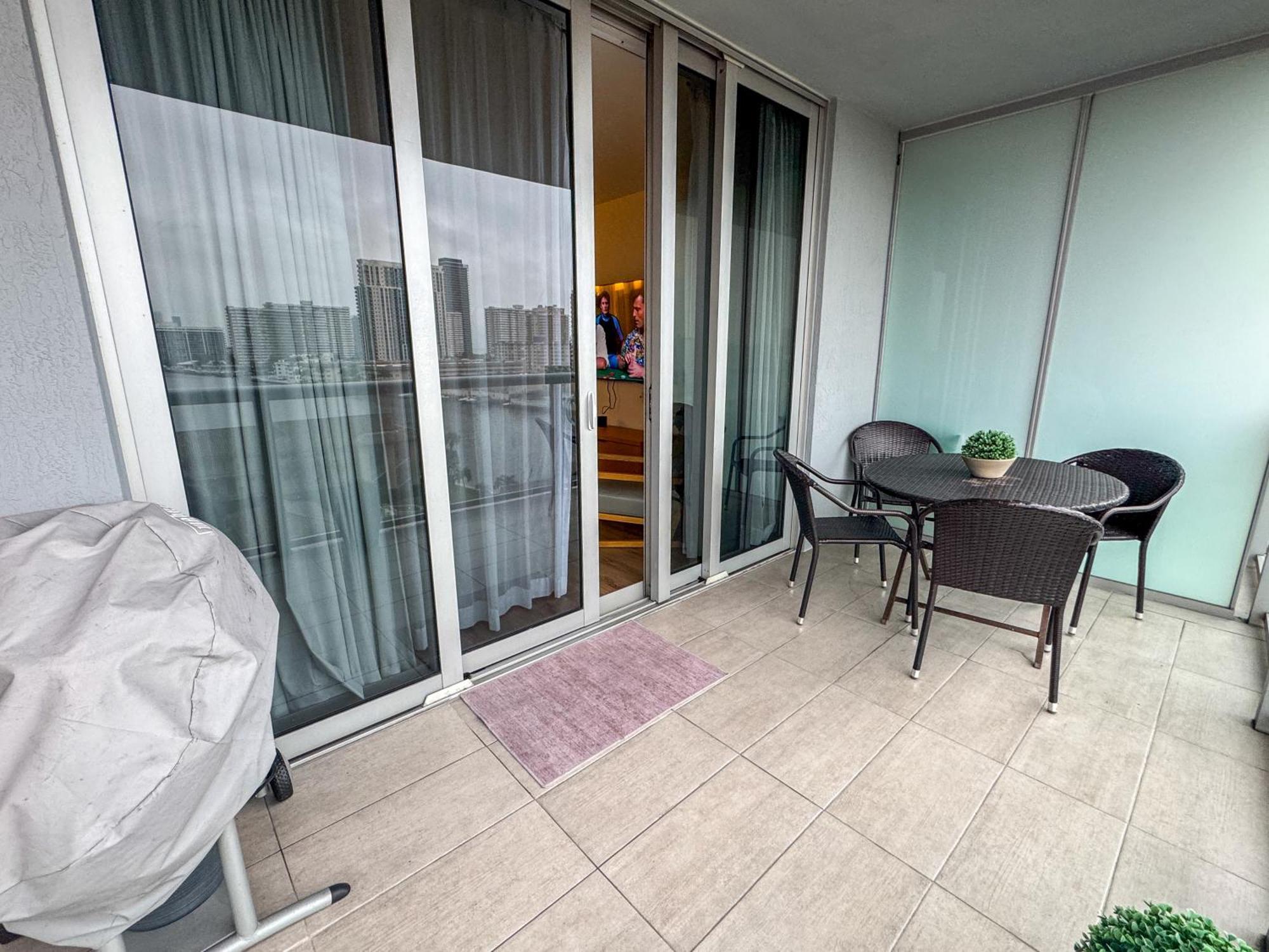 Mvr Apartments At Beachwalk Resort Hallandale Beach Exterior photo