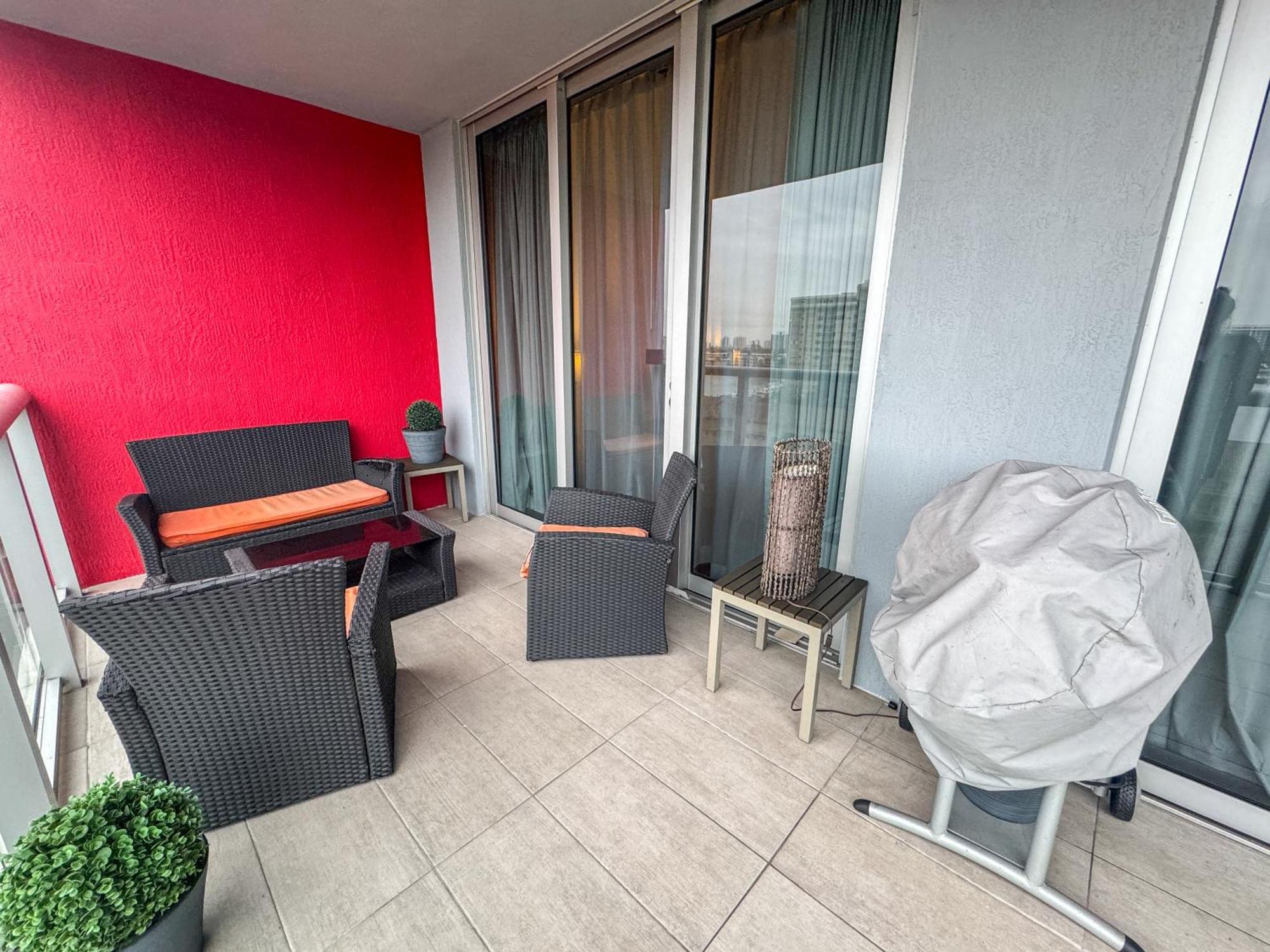 Mvr Apartments At Beachwalk Resort Hallandale Beach Exterior photo